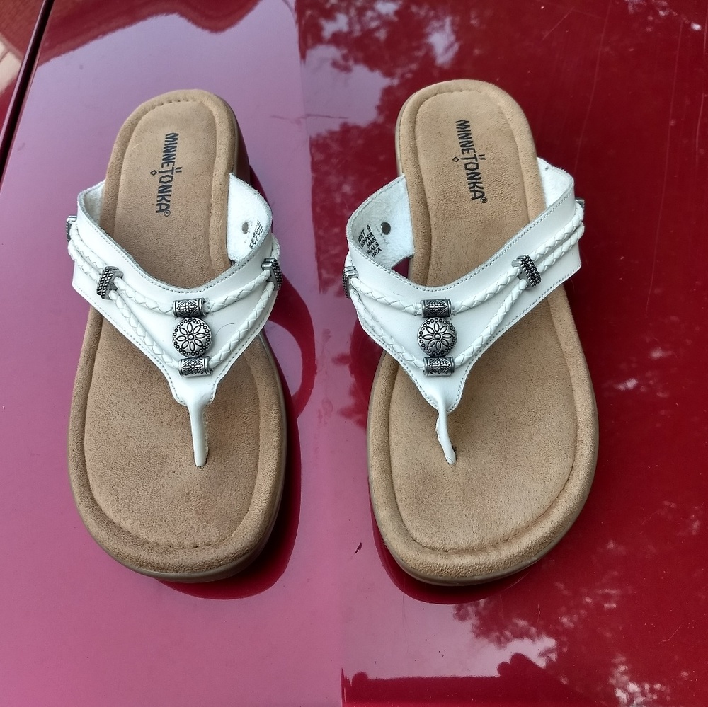 Minnetonka White Boho Flip Flop/Thong Sandals Sz9